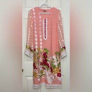 Pakistani Pink Floral Embroidered 3 piece outfit shalwar kameez kurta dupatta